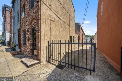 417 George St, Philadelphia PA  19123-1433 exterior