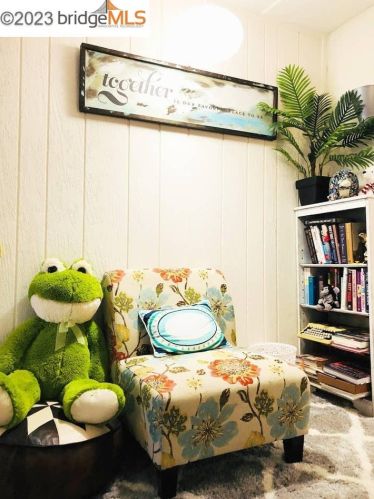 1210 Bentley St, Concord CA 94518-3814 exterior