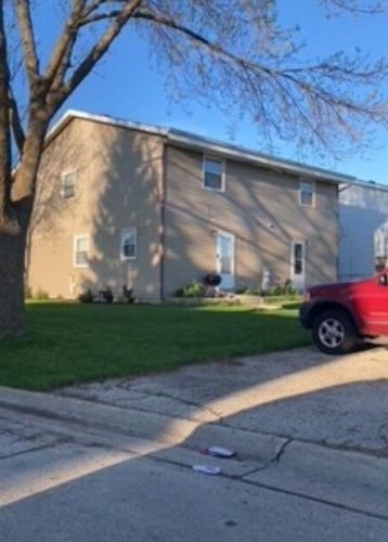 10437 Jonen St, Milwaukee, WI 53224-5126