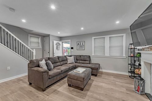 1323 Bellaire Pl, Pittsburgh PA  15226-1829 exterior