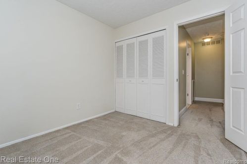 282 1st St, Rochester MI 48307-2600 exterior