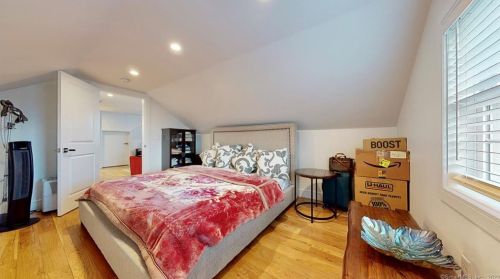 17 Maddox Ave, Milford CT 06460-6226 exterior