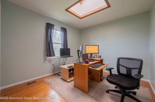 22 Plafsky Dr, Edison NJ 08817-2239 exterior