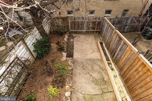 1448 D St, Washington DC  20002-5402 exterior