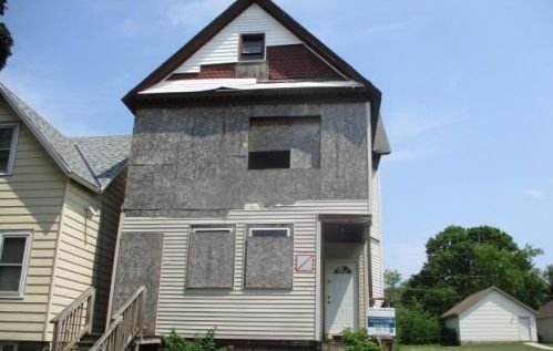 2762 2nd St, Milwaukee WI  53212-2408 exterior