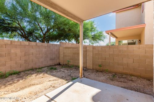 7618 Desert Overlook Dr, Tucson AZ  85710-8164 exterior