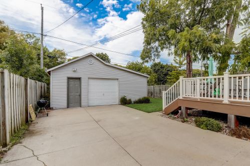 2015 94, Milwaukee WI 53227-1403 exterior