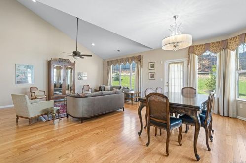 95 Fairways Dr, Middletown NY 10940-2668 exterior