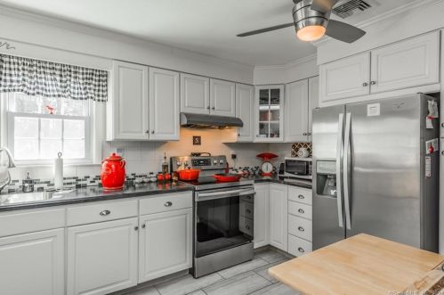 211 Frst St, Hartford CT 06118-2349 exterior