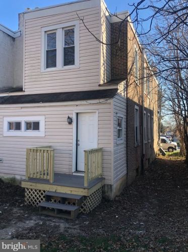 98 6 St, Darby PA 19023-2307 exterior