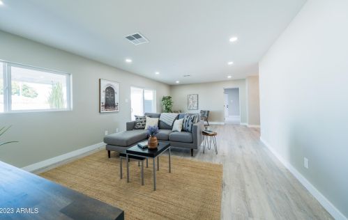 5530 22 Ave, Phoenix AZ 85015-2815 exterior