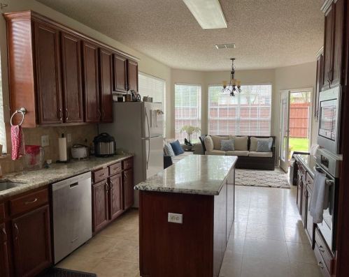 9601 Cliffside Dr, Irving TX  75063-5035 exterior