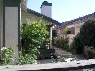 402 Mariner Point Way, Sacramento, CA 95831-3742