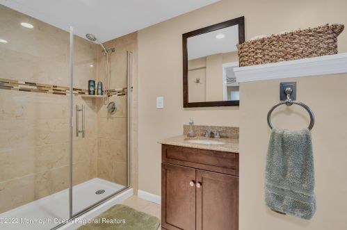 35 Arno St, Oakhurst NJ 07755-1002 exterior