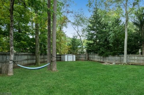 162 Bee Mdw Pkwy, Whippany NJ exterior