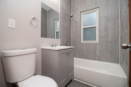 4608 39th St, Milwaukee WI  53209-5860 exterior