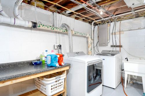 5939 Rose Rd, Duluth MN 55811-1219 exterior