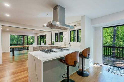 620 Colebrook Ct, Atlanta GA  30327-4710 exterior