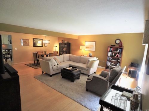 103 Cliffside Dr, Manchester, CT 06042-3464