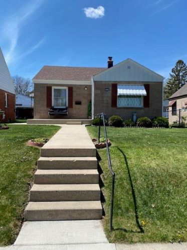 2829 49th St, Milwaukee, WI 53219-3316