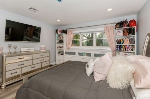 480 Commack Rd, Commack NY  11725-5011 exterior