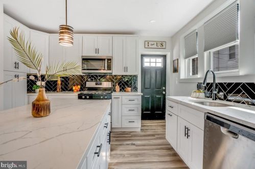 5817 Henry Ave, Philadelphia PA  19128-1702 exterior