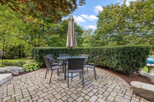 1039 Bloomview Cir, Rochester MI 48307-1728 exterior