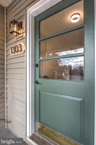 1303 Willow Street Pike, Lancaster PA  17602-4633 exterior