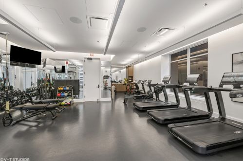 118 Erie St, Chicago IL  60654-3704 exterior