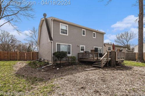 823 Randall Dr, Troy MI  48085-4849 exterior