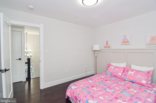 2911 17th St, Washington DC  20018-1825 exterior