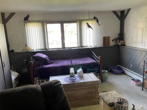 15 Bernardino Ave, Enfield CT 06082-1843 exterior