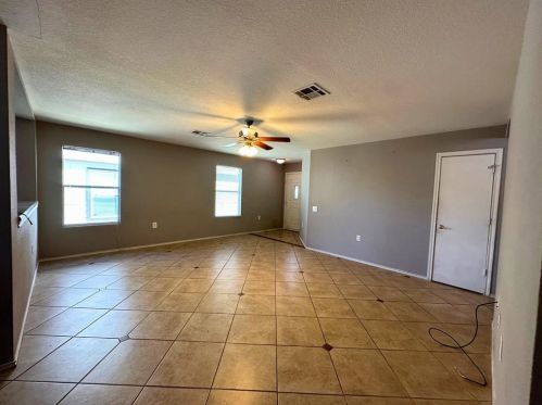 7424 Cayenne Ln, Austin TX  78741-7524 exterior