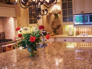 501 Chancery Pl, Greensboro NC  27408-7507 exterior