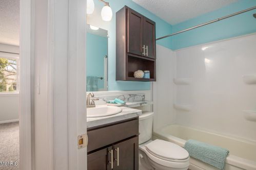 3630 Kenbrooke Ct, Kalamazoo MI  49006-5437 exterior