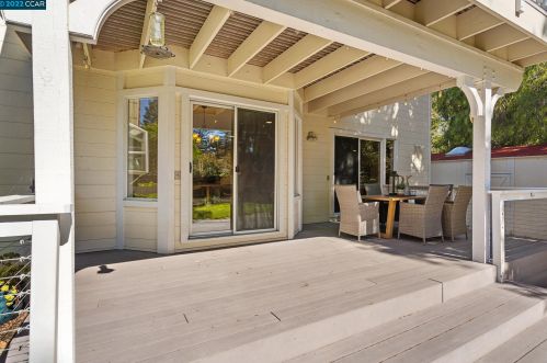 1194 Court Ln, Concord CA 94518-1744 exterior