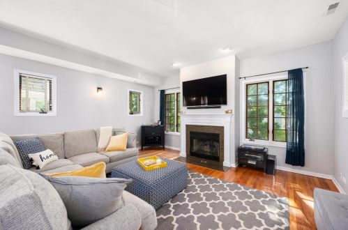 4851 Paulina St, Chicago, IL 60640-4177