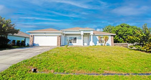 673 Haas Ave, Fort Pierce FL  34953-6418 exterior