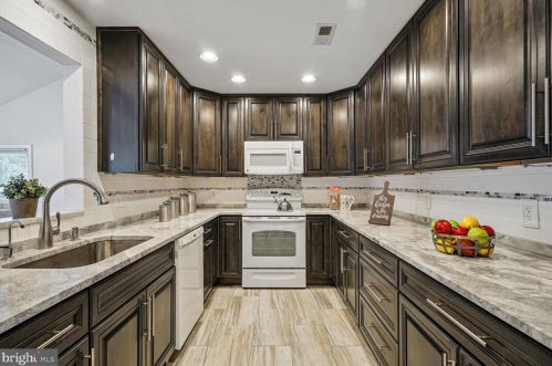 5247 Mitchell St, Alexandria VA 22312-2126 exterior