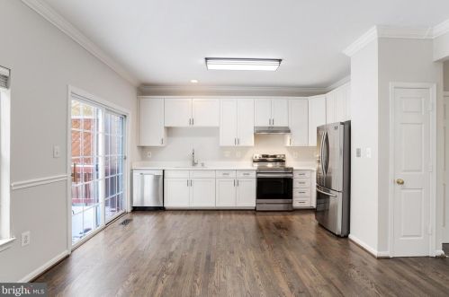 43069 Candlewick Sq, Leesburg VA 20176-6446 exterior