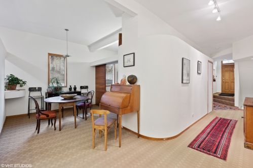 1014 Oakdale Ave, Chicago IL 60618-7324 exterior