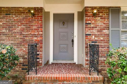 5820 Greenbrier Rd, Atlanta GA 30328-5215 exterior