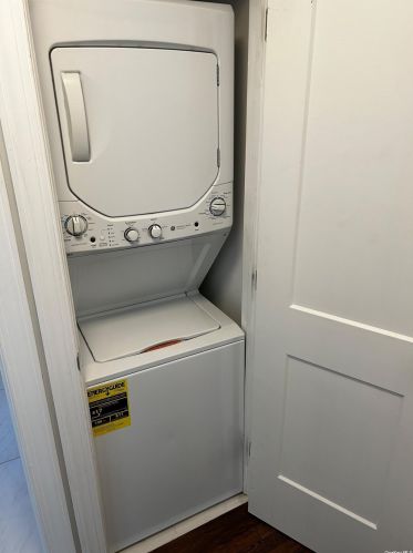 27 Marilyn Ct, Babylon NY  11704-7914 exterior