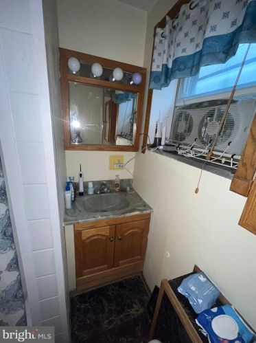 3422 Henry Ave, Philadelphia PA 19128-3101 exterior