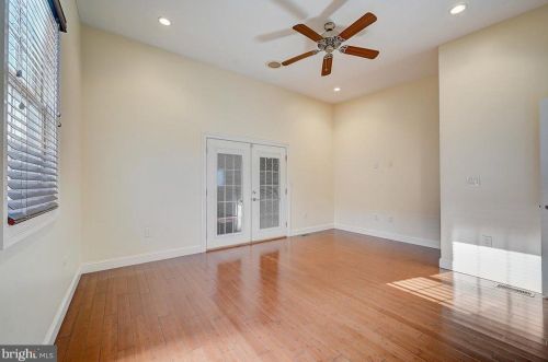 985 6th St, Philadelphia PA  19123-1405 exterior