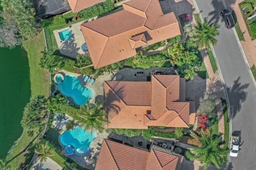 7915 Cordoba Pl, Naples FL exterior