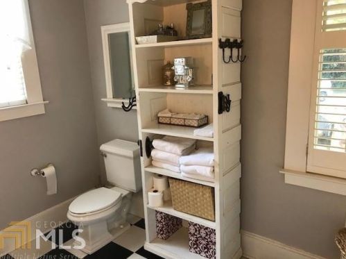 1528 Cambridge Ave, Atlanta GA 30337-2110 exterior