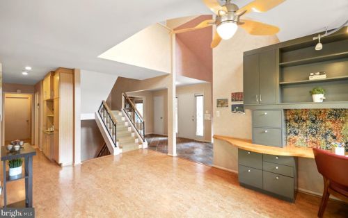 16 Arlive Ct, Rockville MD 20854-2978 exterior