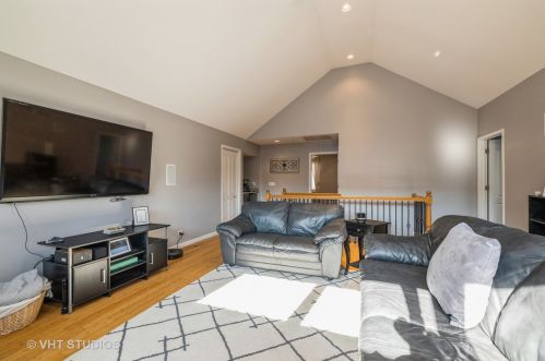 2267 Caton Farm Rd, Joliet IL 60435-1308 exterior