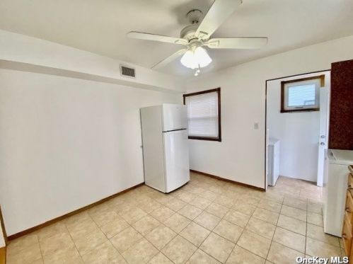 87 Regent St, Valley Stream NY 11580-4029 exterior